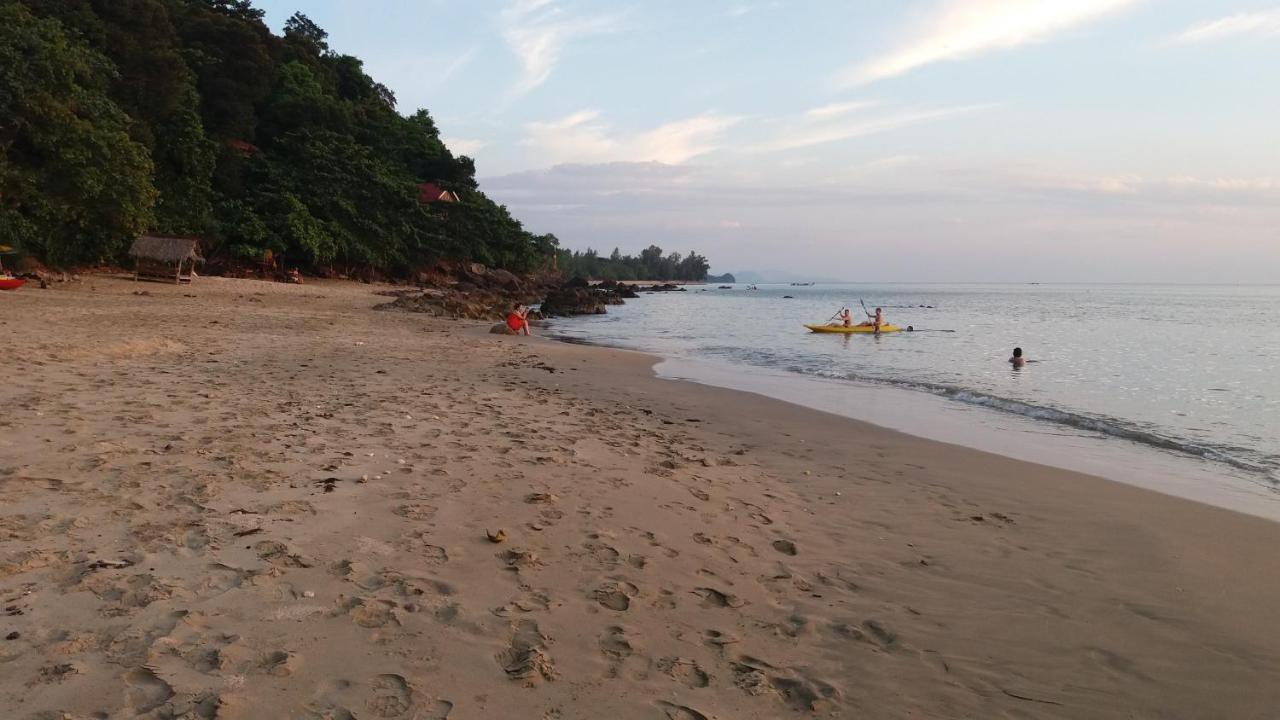 Kohjum Seafront Resort Koh Jum Exterior photo