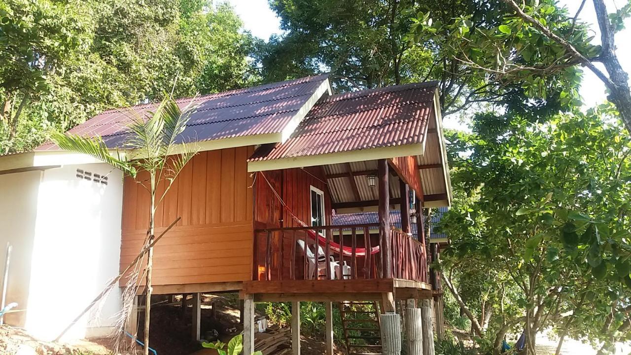 Kohjum Seafront Resort Koh Jum Exterior photo