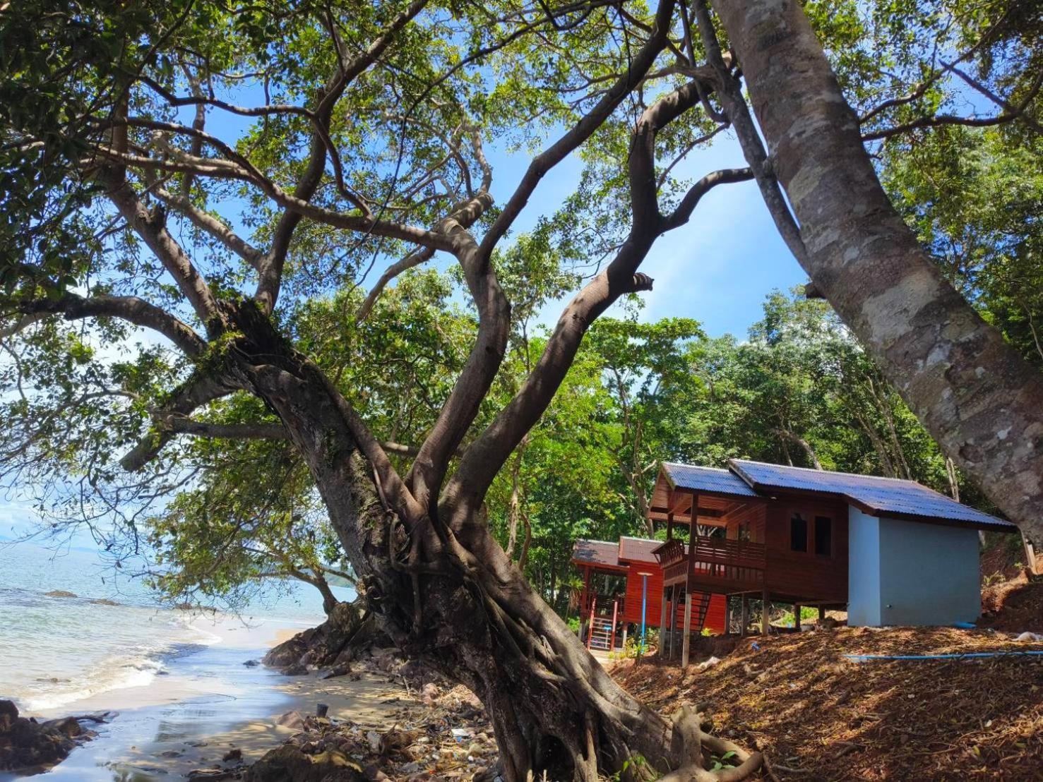 Kohjum Seafront Resort Koh Jum Exterior photo